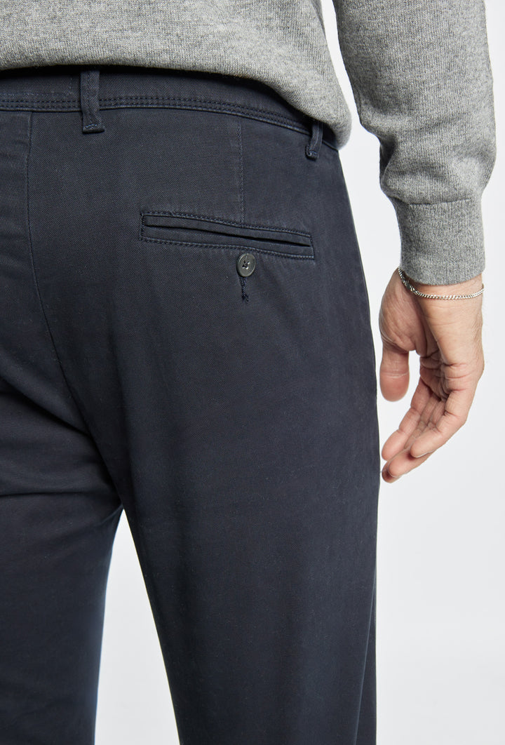 Eleganckie spodnie męskie chinos Primodi w kroju skinny w kolorze granatowym