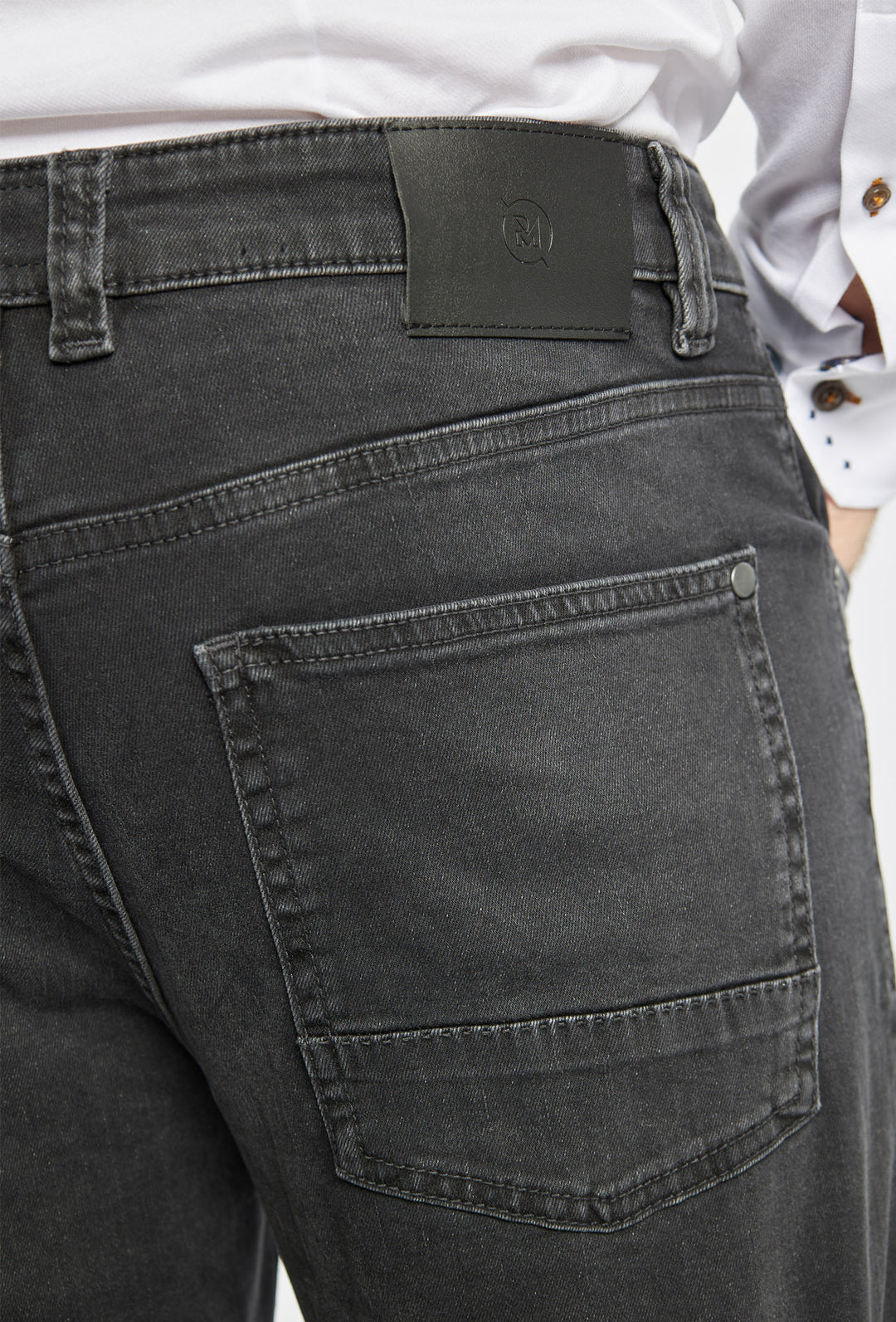 Nowoczesne jeansy męskie Primodi w kroju skinny w kolorze czarnym