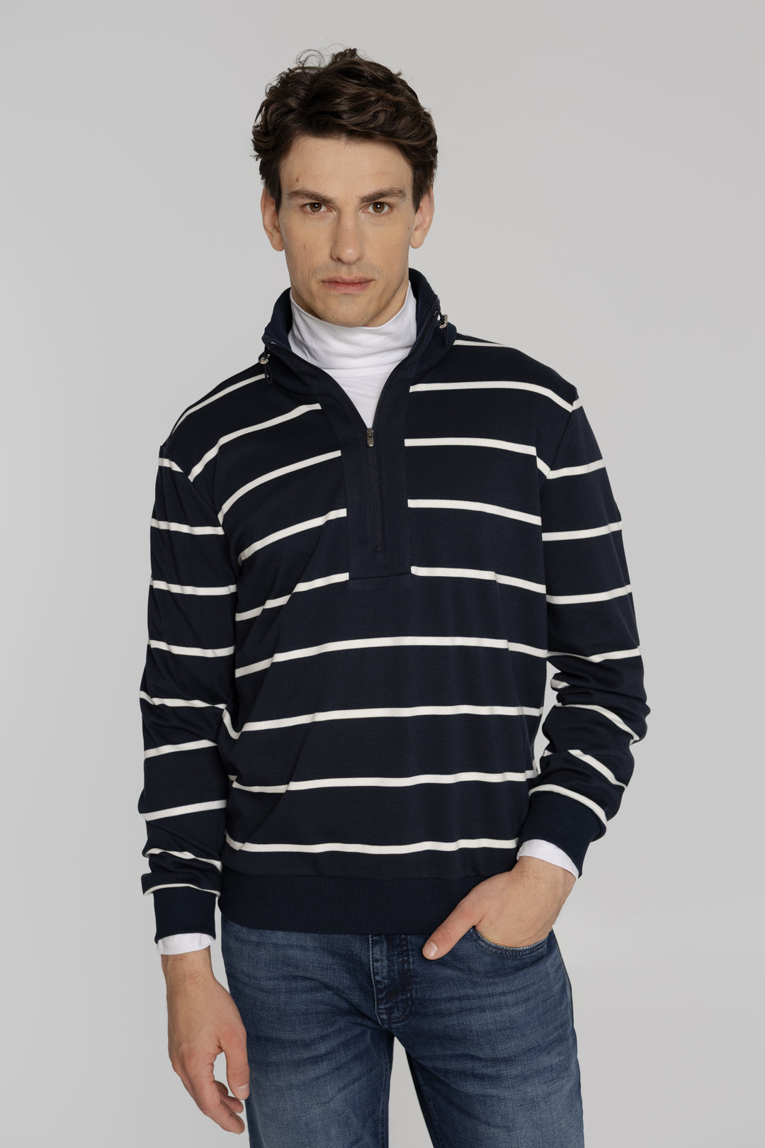 Męska bluza w granatowo-białe paski z zamkiem przy stójce Regular Fit