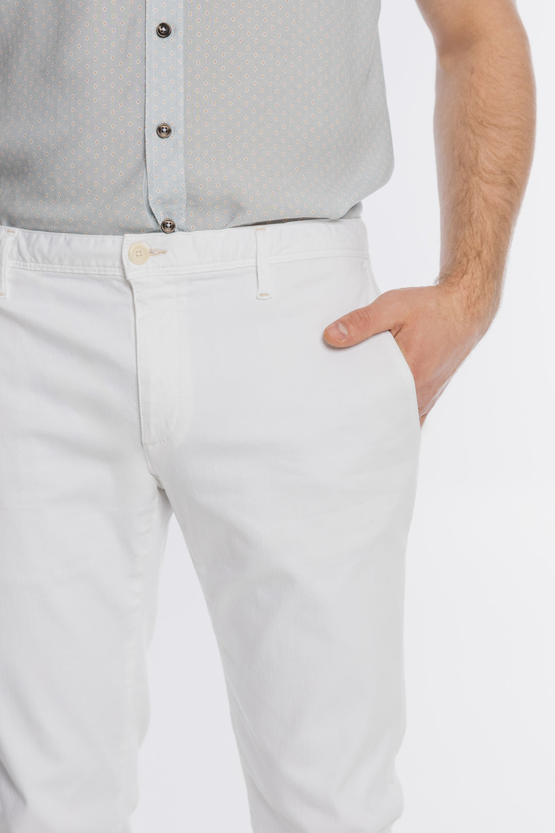 Śnieżnobiałe męskie spodnie chino Alberto o gładkim wykończeniu