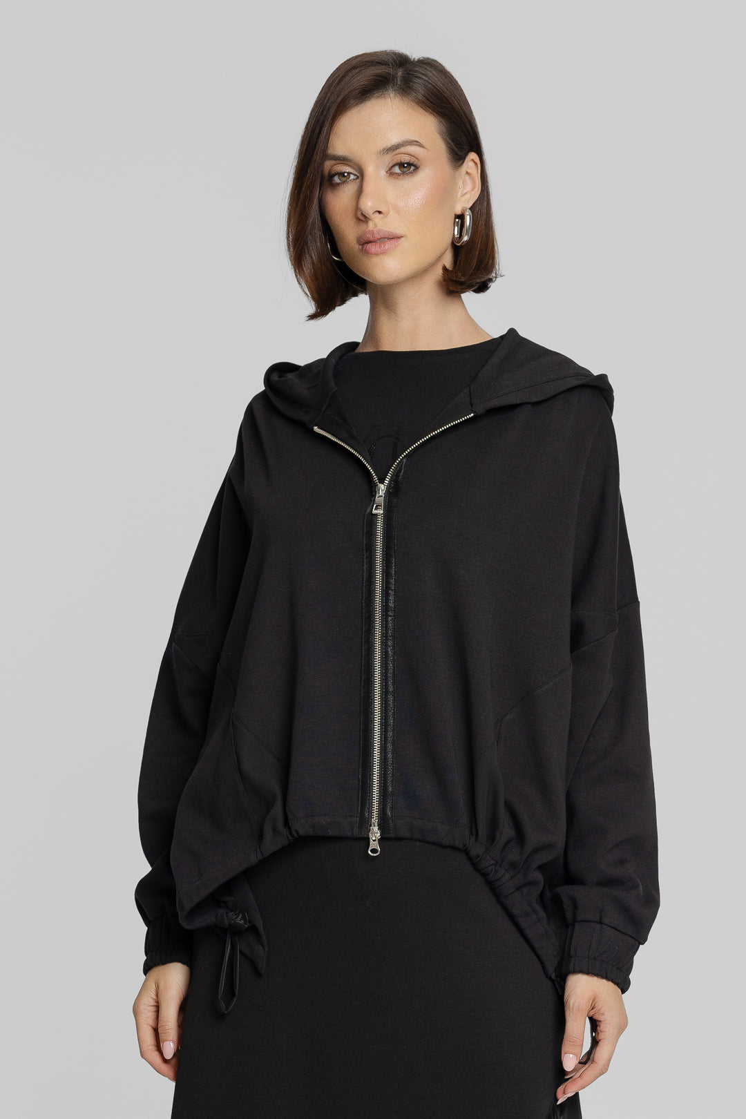 Czarna bluza z kapturem i zamkiem oversize