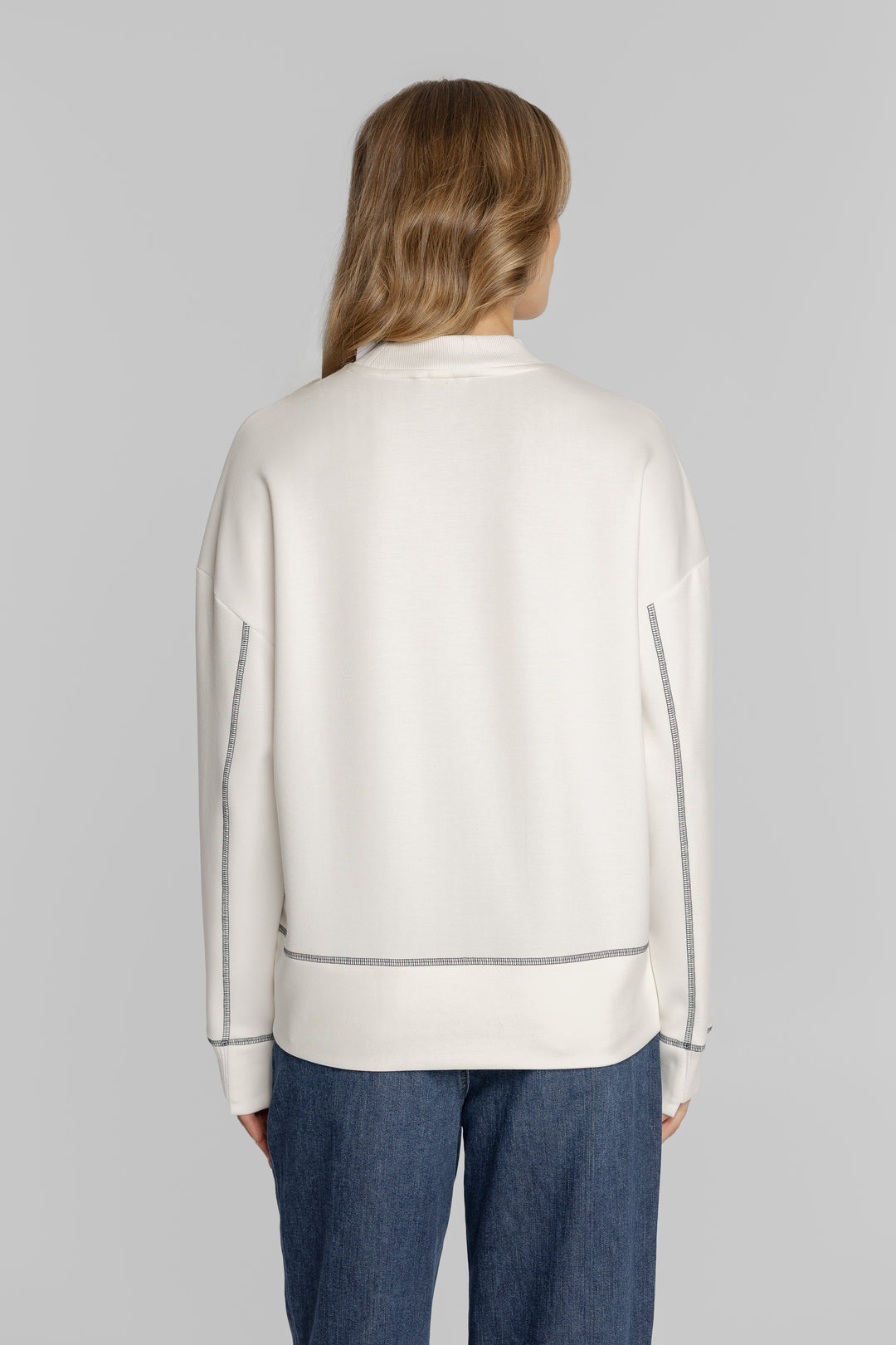 Kremowa bluza z ozdobnym napisem „FOREVER”