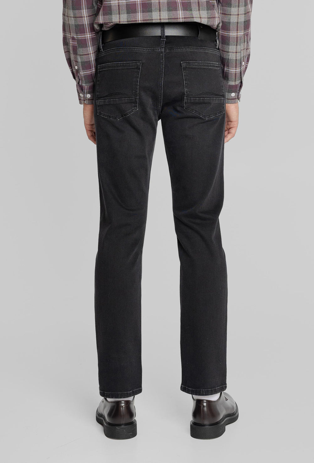 Męskie jeansy Regular Fit w czarnym spraniu