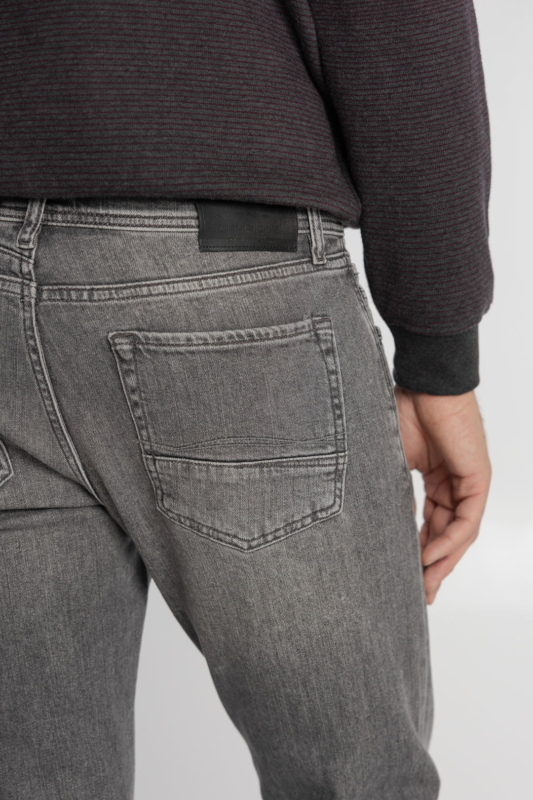 Szare jeansy męskie Regular Fit z efektem sprania