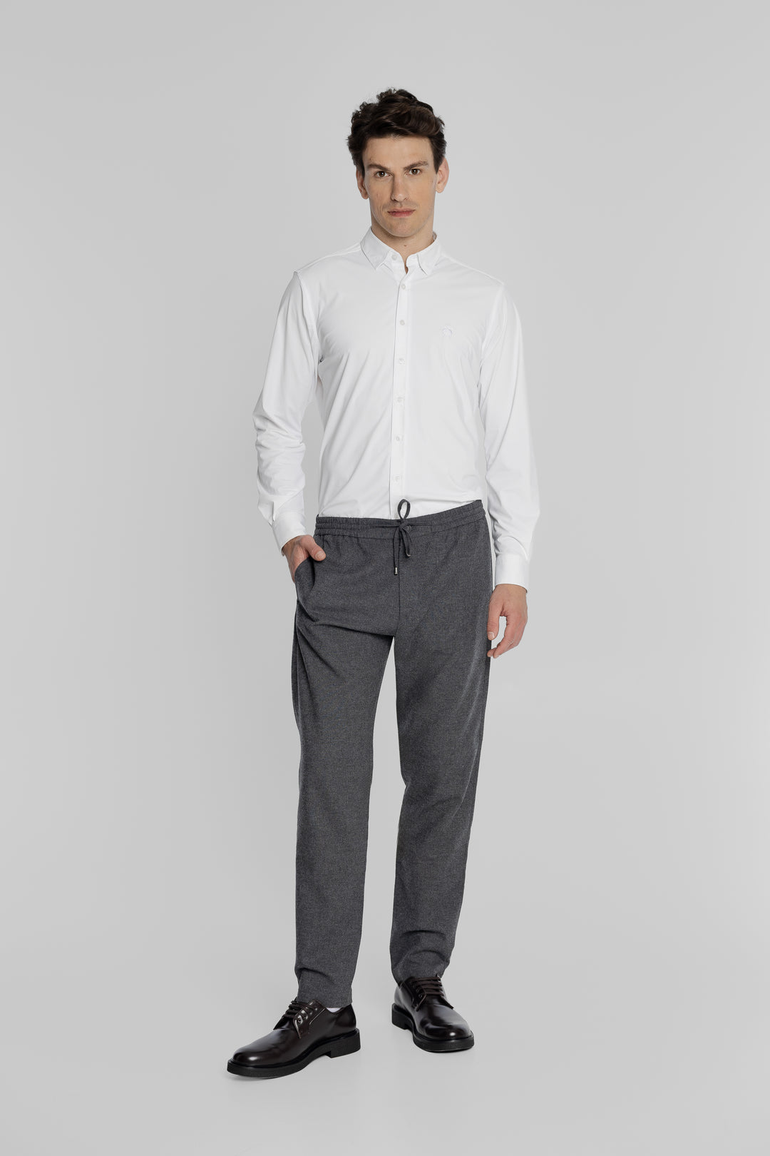 Modern Fit gładka biała koszula z haftem
