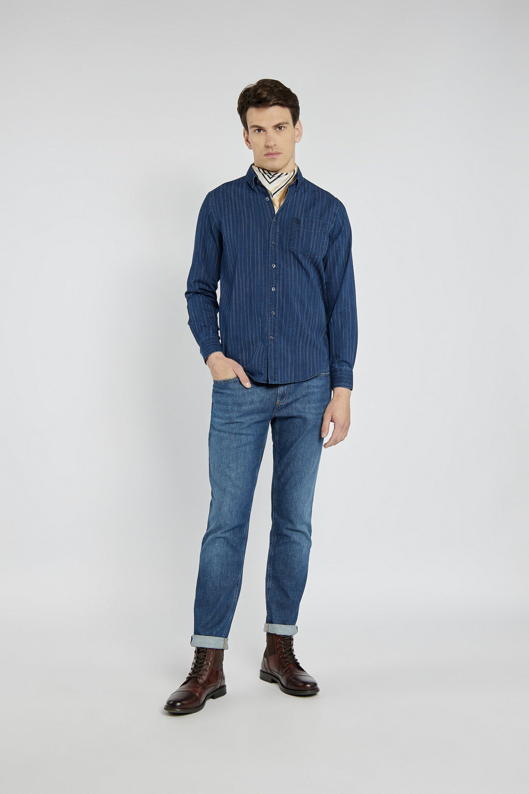 Męskie spodnie jeansowe granatowe o prostym kroju