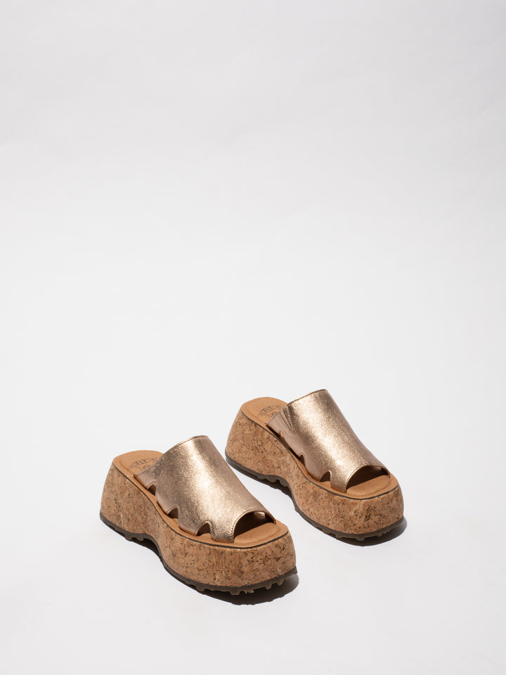 Buty zakryte na stylowej podeszwie z korka