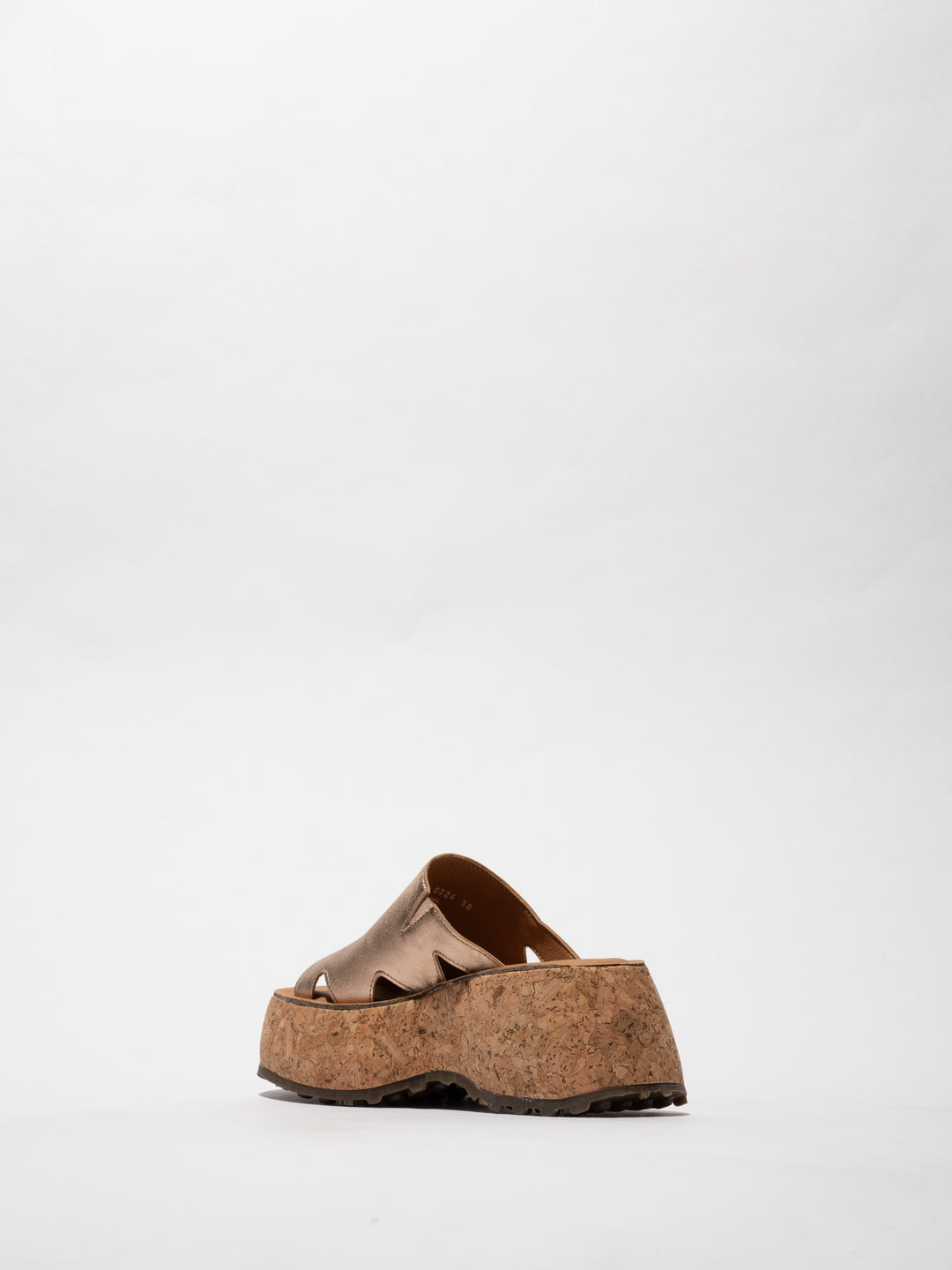 Buty zakryte na stylowej podeszwie z korka