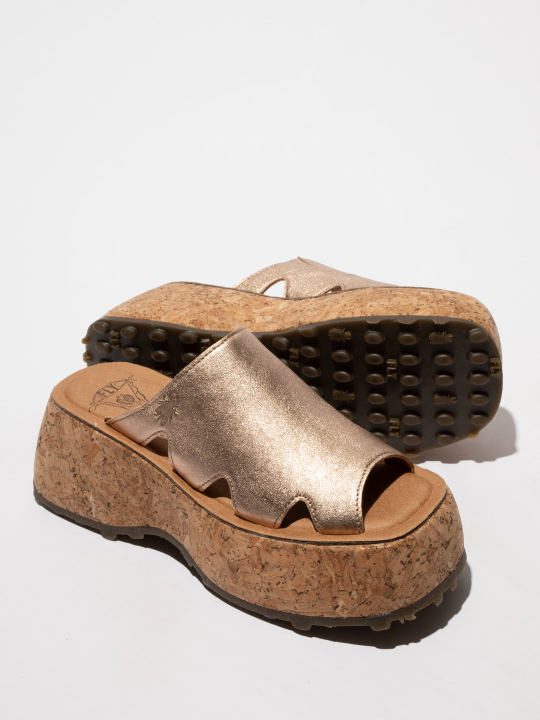 Buty zakryte na stylowej podeszwie z korka
