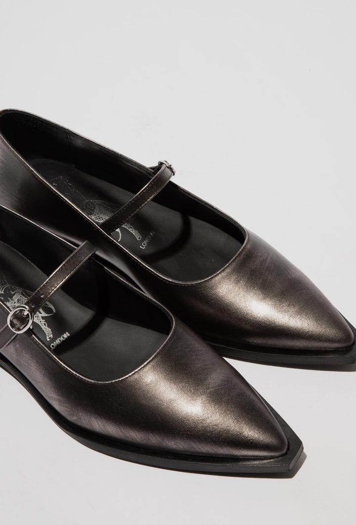 Metaliczne półbuty z paskiem i klamrą