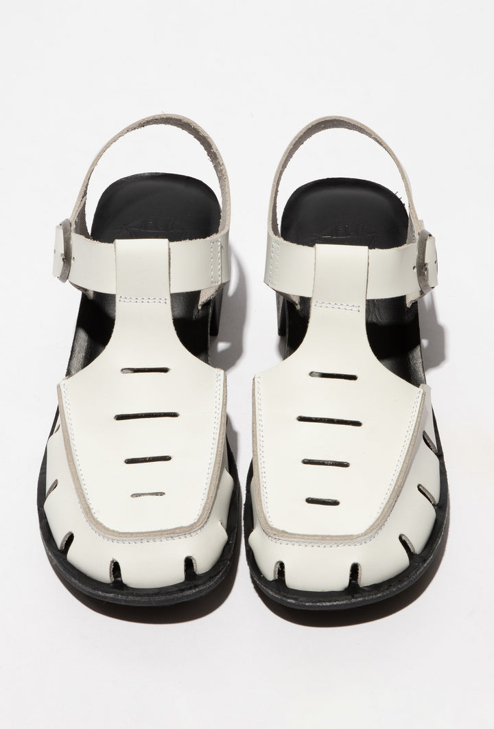 Skórzane białe sandały na stabilnym słupku FLY LONDON