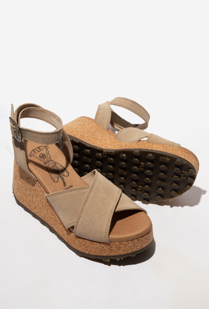 Beżowe sandały na korkowej platformie FLY LONDON