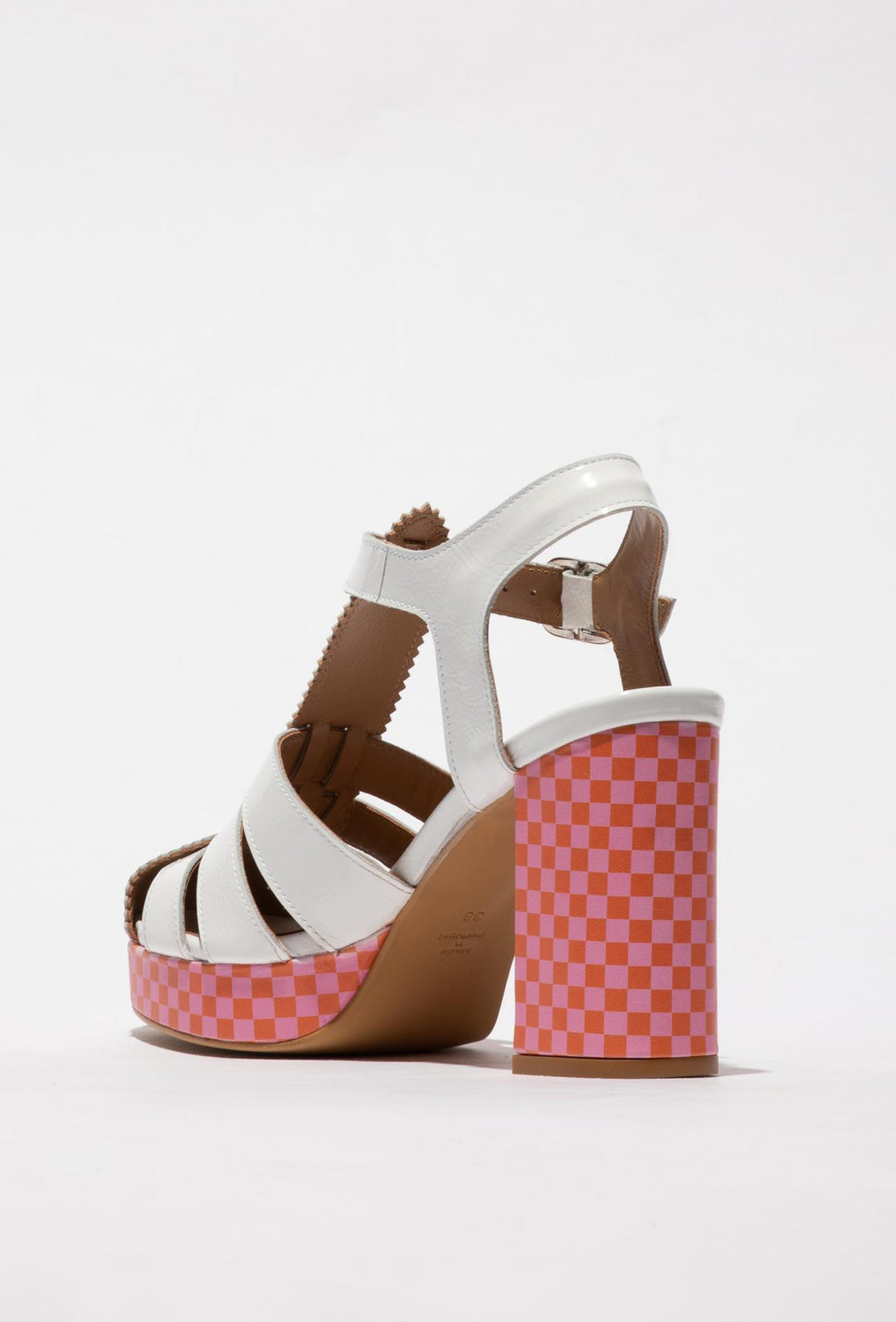 Białe sandały na kolorowym słupku FLY LONDON