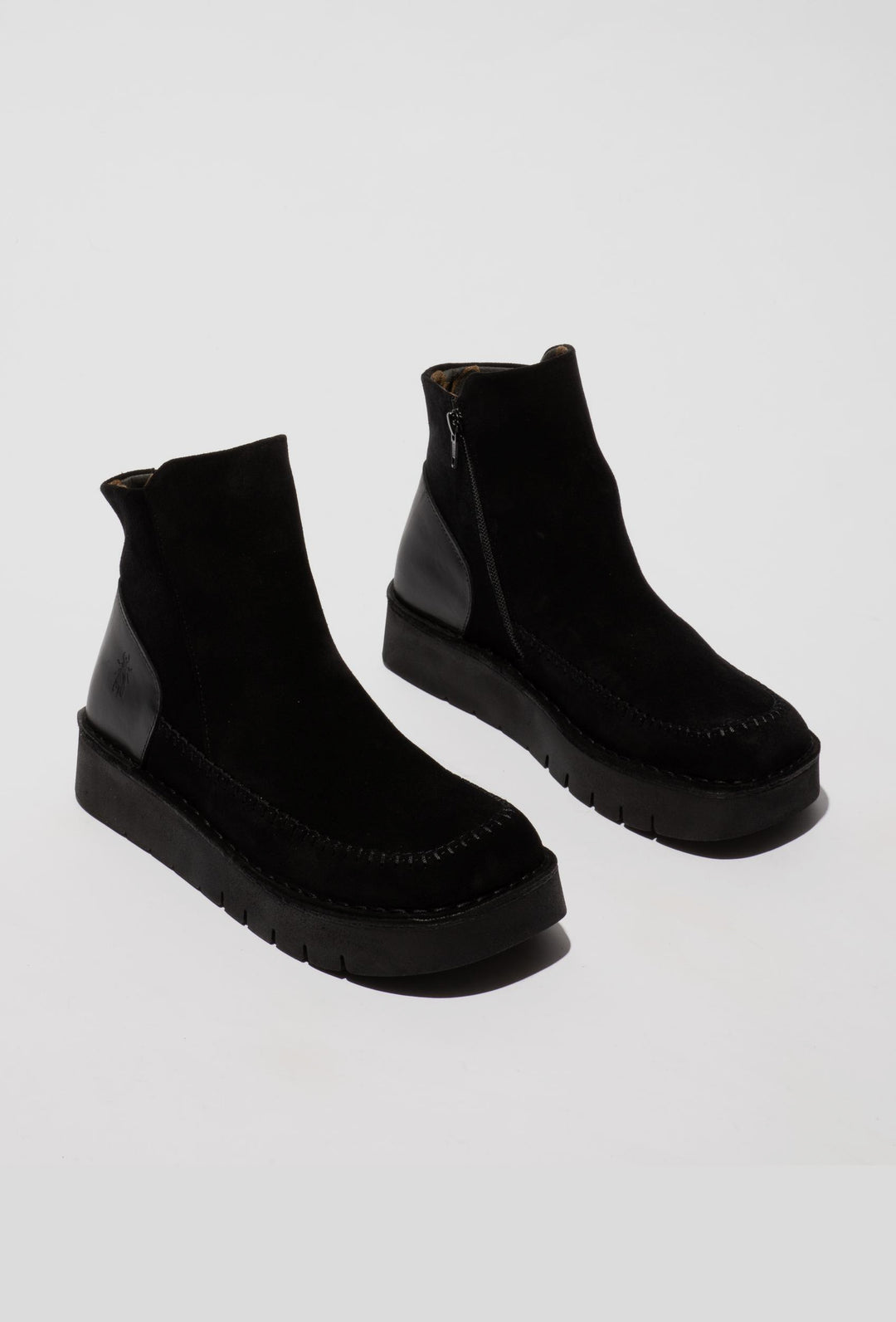 Czarne botki zamszowe z platformą