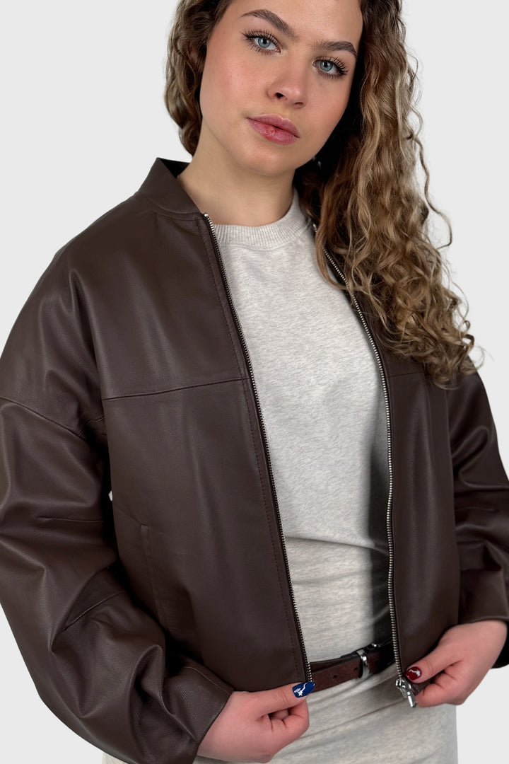 Krótka skórzana kurtka bomber w kolorze tabasko