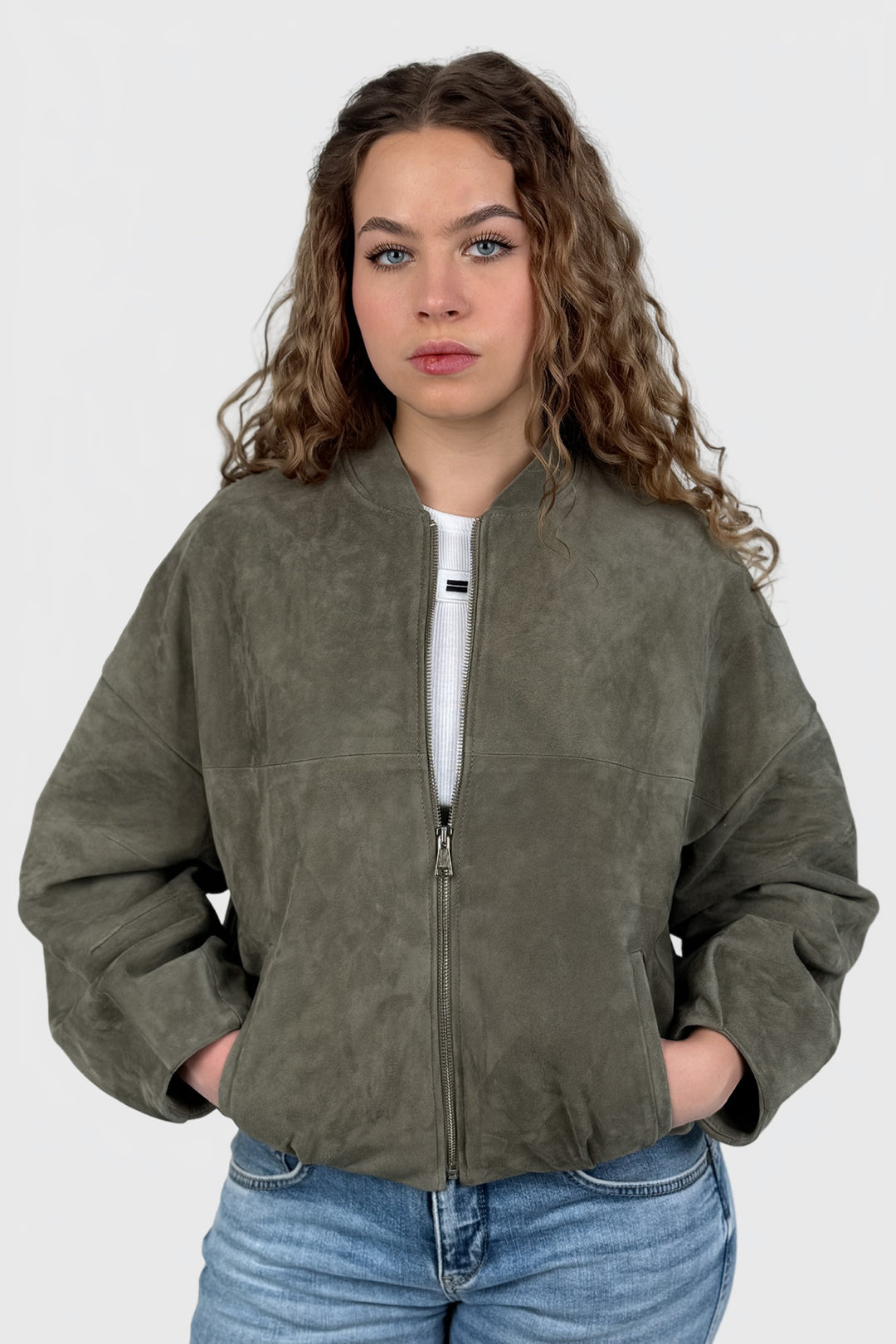 Krótka zamszowa kurtka bomber w kolorze awokado