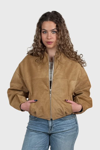 Krótka beżowa kurtka welurowa o kroju bomber