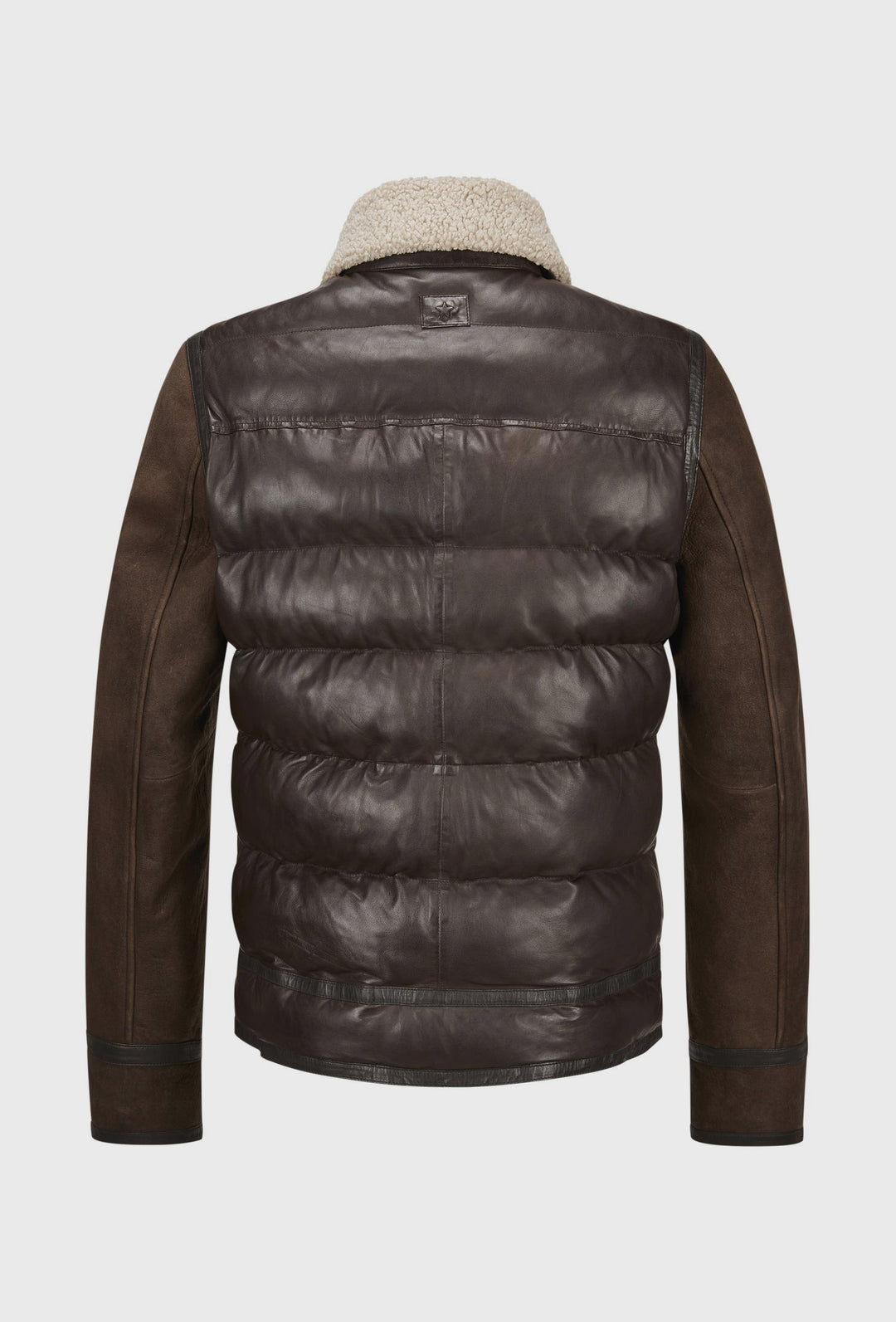 Brązowa skórzana kurtka pikowana z kołnierzem typu shearling