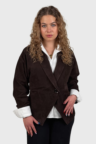 Brązowa zamszowa kurtka damska o kroju oversize
