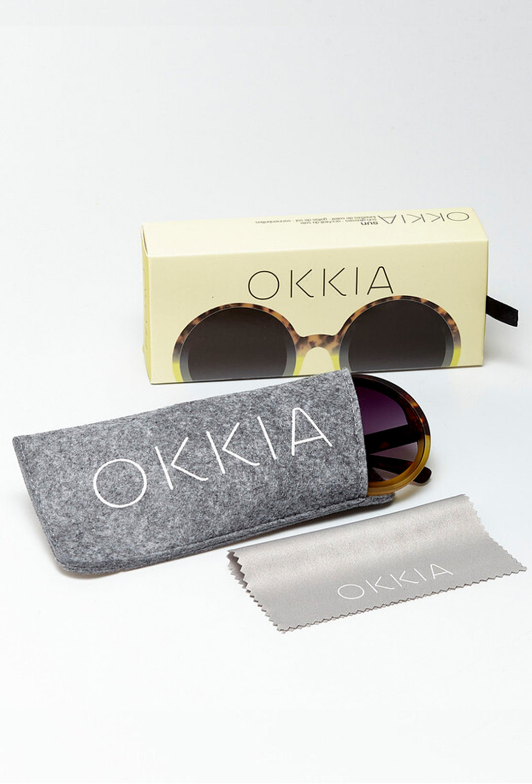 Okrągłe miodowe okulary przeciwsłoneczne oversize marki OKKIA