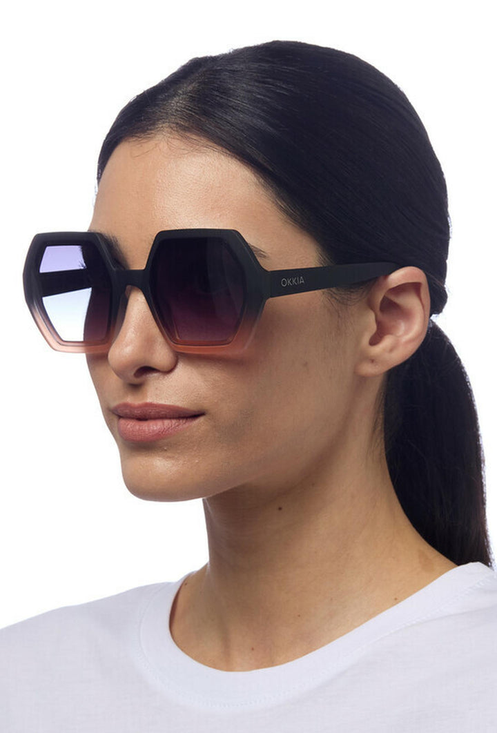 Beżowe kwadratowe okulary przeciwsłoneczne z cieniowaną soczewką