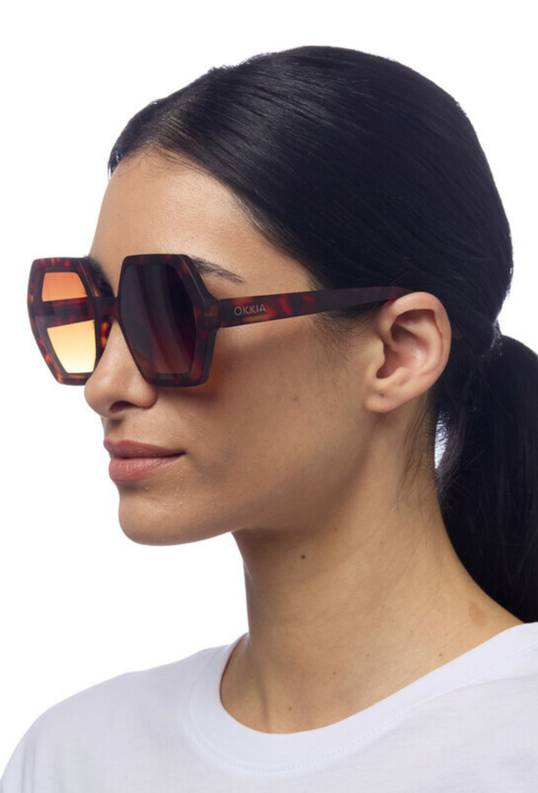 Geometryczne okulary przeciwsłoneczne w bursztynowym wzorze retro