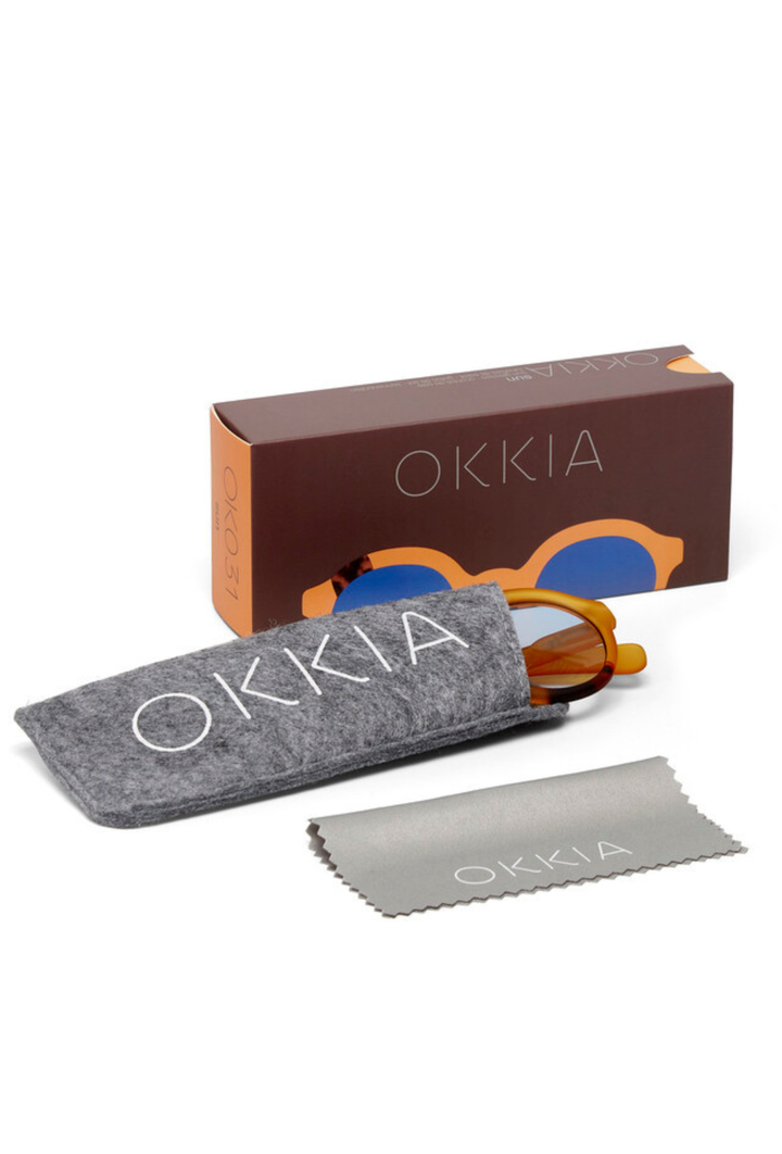 Żółte okrągłe okulary przeciwsłoneczne z błękitnymi soczewkami