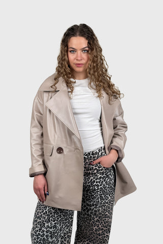 Krótka skórzana marynarka damska w kolorze beżowym